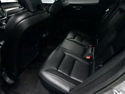 Used 2023 Volvo XC60 B5 Plus w/ Protection Package Premier image 23