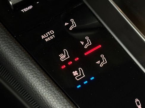 Used 2024 Porsche Macan Turbo AWD/4WD image 32