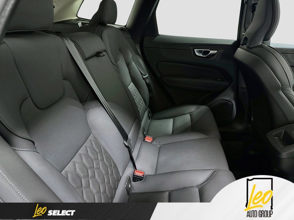 Used 2026 Volvo XC60 B5 Core AWD/4WD image 30