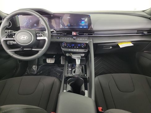 New 2025 Hyundai Elantra SEL image 4