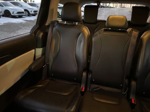 Used 2023 Kia Carnival LX image 39