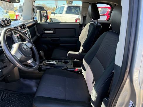 Used 2010 Toyota FJ Cruiser 4WD image 13