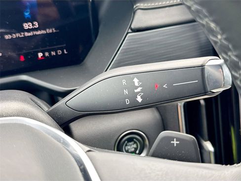 Used 2025 GMC Acadia Elevation image 17