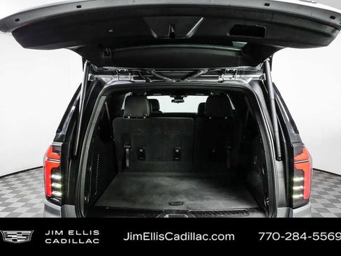 Used 2025 Chevrolet Suburban LT RWD image 30
