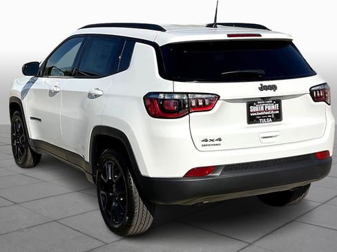 Used 2026 Jeep Compass Latitude image 12