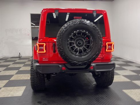 Used 2024 Jeep Wrangler Unlimited Sahara w/ Technology Group AWD/4WD image 17