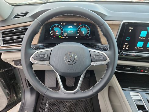 New 2026 Volkswagen Atlas SE image 16