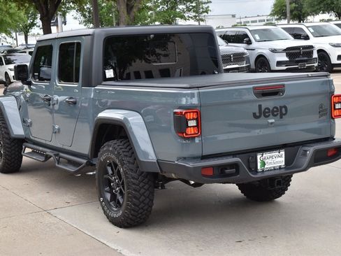 Used 2025 Jeep Gladiator Sport AWD/4WD image 10