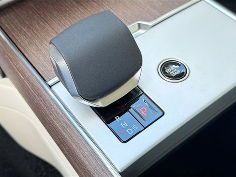 New 2026 Land Rover Range Rover Long Wheelbase SE image 30