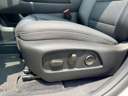Used 2026 Chevrolet Equinox LT w/ Convenience Package II FWD image 12