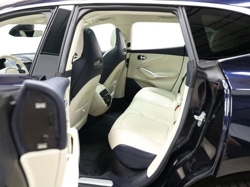 Used 2021 Aston Martin DBX AWD/4WD image 46