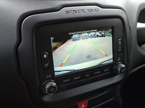 Certified 2016 Jeep Renegade Latitude image 18