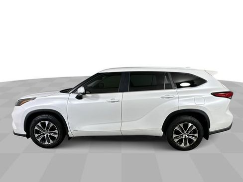 Used 2023 Toyota Highlander XLE AWD/4WD image 5