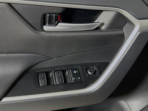 Used 2025 Toyota RAV4 XLE image 17