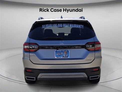 Used 2023 Honda Pilot Touring image 6