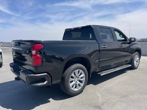 Used 2022 Chevrolet Silverado 1500 Custom RWD image 2