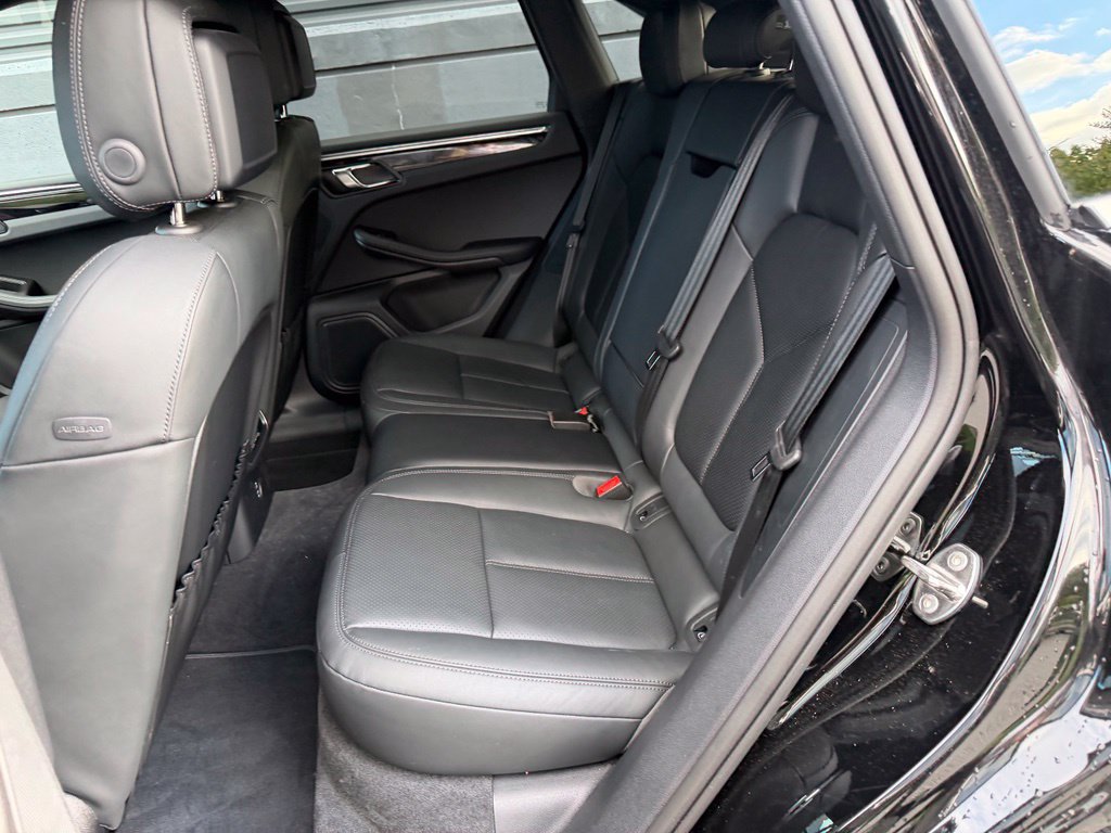 Certified 2026 Porsche Macan AWD/4WD image 19