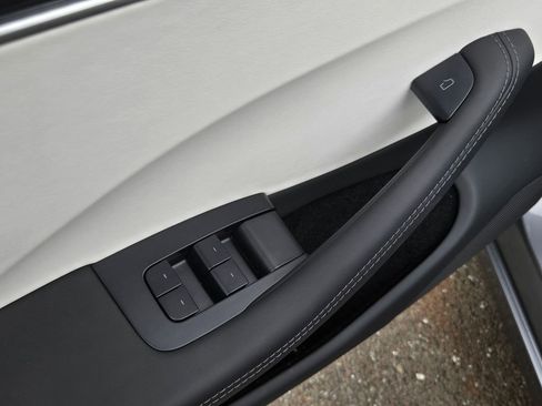 Used 2024 Tesla Model 3 Standard Range RWD image 12