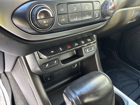 Used 2020 Chevrolet Colorado LT w/ Colorado RST Special Edition image 21