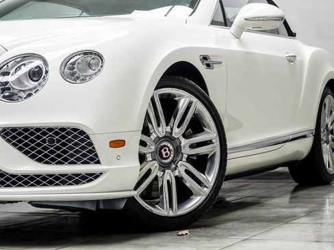 Used 2017 Bentley Continental GT image 3