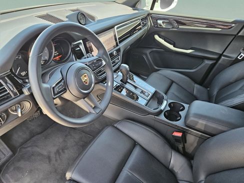 Certified 2025 Porsche Macan S image 4