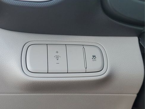 Used 2025 Hyundai Venue SEL FWD image 27