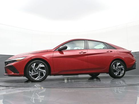 Certified 2025 Hyundai Elantra Sport image 46