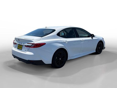 Used 2025 Toyota Camry SE FWD image 5