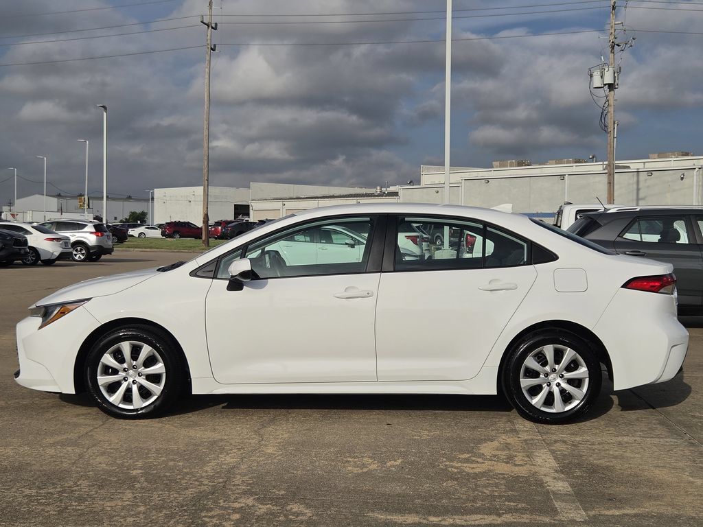Used 2026 Toyota Corolla LE FWD image 6