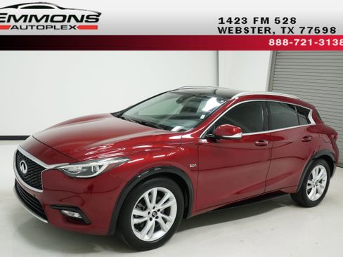 Used 2017 INFINITI QX30 Premium w/ Navigation Package image 1