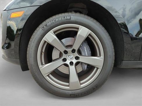 Used 2025 Porsche Macan AWD/4WD image 14