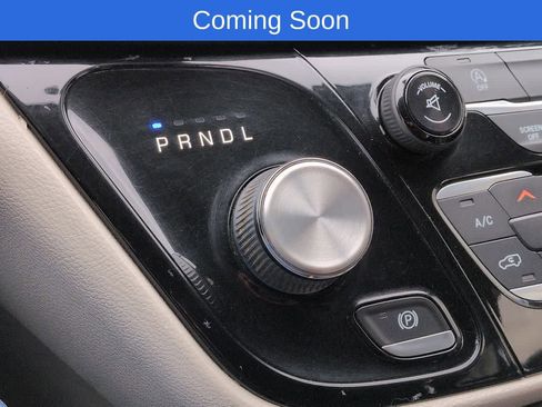 Used 2017 Chrysler Pacifica Touring-L FWD image 32
