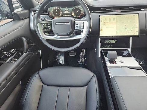 Used 2025 Land Rover Range Rover SE AWD/4WD image 4