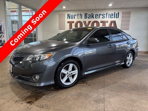 Used 2013 Toyota Camry SE image 1