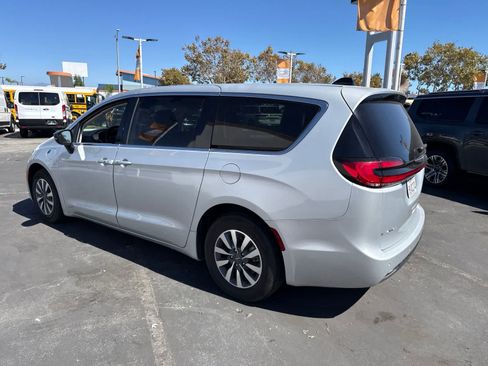 Used 2024 Chrysler Pacifica Limited FWD image 22