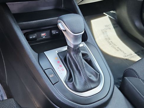 Used 2022 Kia Forte LXS image 27
