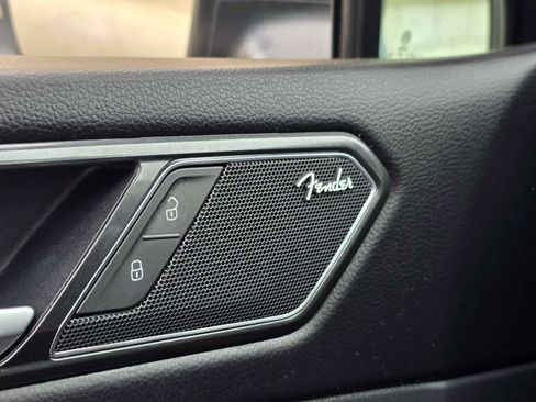 Used 2018 Volkswagen Tiguan SEL Premium image 28