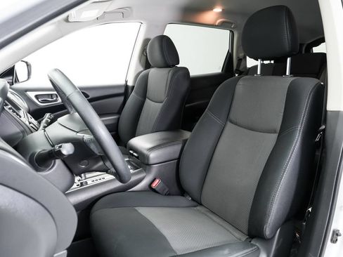 Used 2019 Nissan Pathfinder SV AWD/4WD image 5