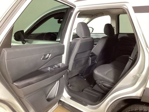 Used 2024 Nissan Pathfinder SV FWD image 21
