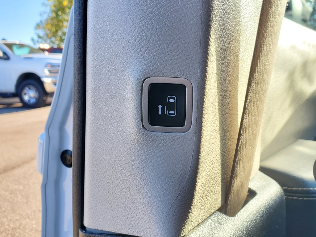 Used 2023 Chrysler Pacifica Touring-L FWD image 14