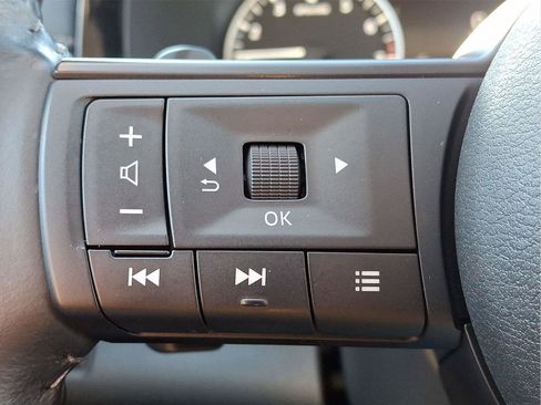 Used 2025 Nissan Pathfinder SV w/ SV Premium Package image 21