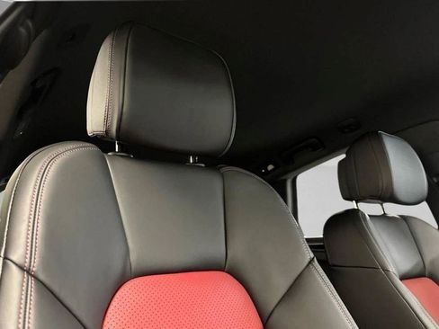 Certified 2025 Porsche Macan image 77