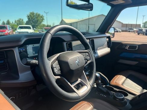 Used 2023 Ford Bronco Outer Banks AWD/4WD image 2