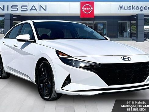 Used 2023 Hyundai Elantra SEL image 1