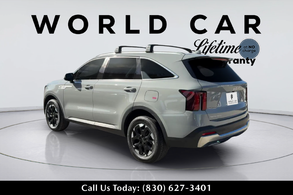 Used 2025 Kia Sorento S AWD/4WD image 5