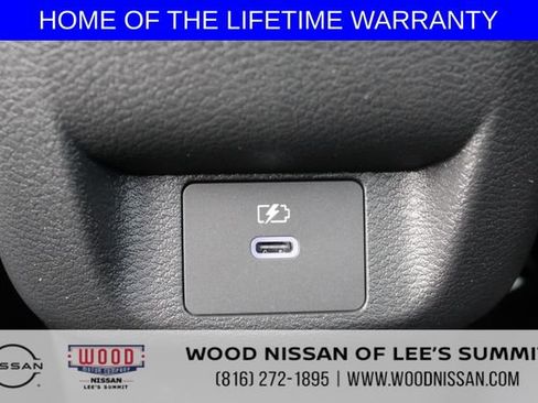 New 2025 Nissan Versa SR w/ Trunk Package image 18