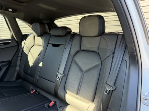 Certified 2024 Porsche Macan image 23