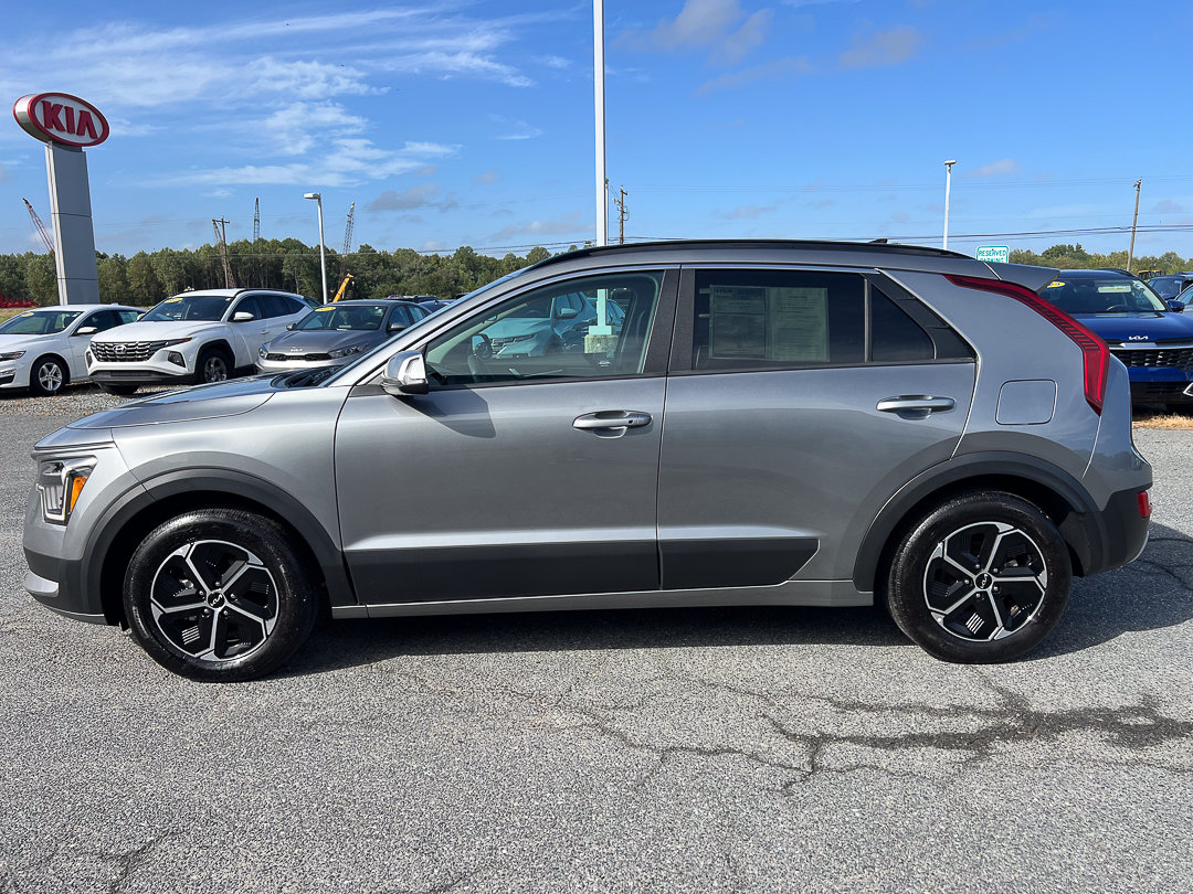 Used 2025 Kia Niro EX FWD image 3