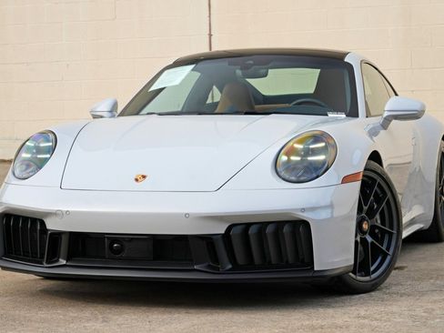 Used 2025 Porsche 911 Carrera GTS RWD image 3
