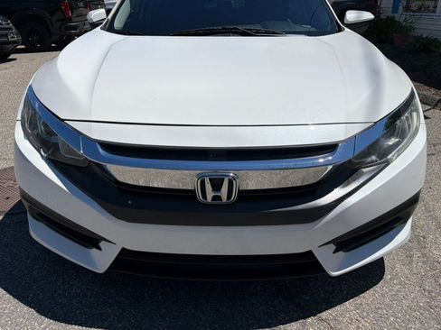 Used 2018 Honda Civic EX image 3